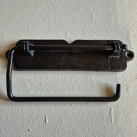 Gietijzeren wcrolhouder landelijk