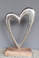 Metalen hart op houten voet