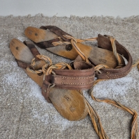 Oude houten schaatsen