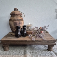 Oud houten pot urn