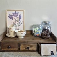 Oud houten schap met 3 lades