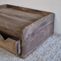 Oud houten schap met lade