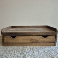 Oud houten schap met lade