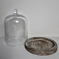 Glazen stolp op plateau