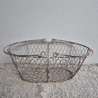 Oud mandje kippengaas