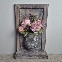 Houten paneel op voet met vaas incl boeket