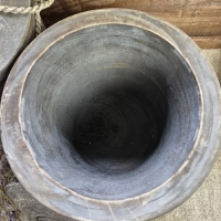 Oud houten pot met deksel