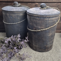 Oud houten pot met deksel