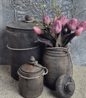 Oud houten pot met deksel