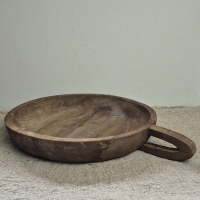 Oude houten schaal met oor