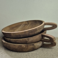 Oude houten schaal met oor