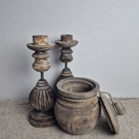 Oud houten pot met deksel s