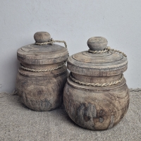 Oud houten pot met deksel s