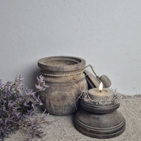 Oud houten pot met deksel s