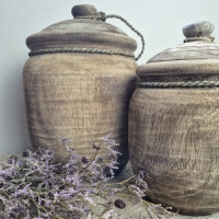Oude houten pot met deksel L