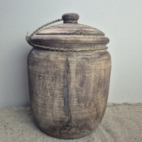 Oude houten pot met deksel XL