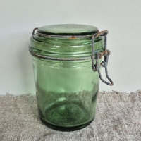Oude groene glazen weckpot