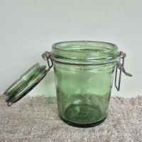 Oude groene glazen weckpot