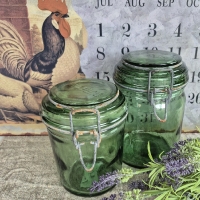 Oude groene glazen weckpot durfor