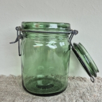 Oude groene glazen weckpot durfor