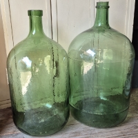 Oude groene gistfles dame jeanne