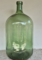 Oude groene gistfles dame jeanne