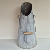 Oude zinken kolenkit