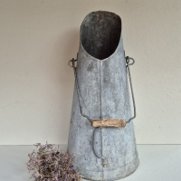 Oude zinken kolenkit