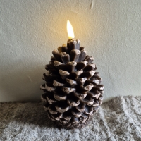 LED kaars dennenappel