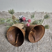 Touw met kerstbelletjes roest